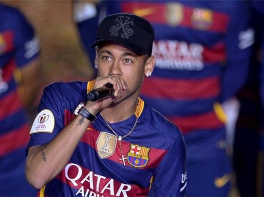 Neymar xác nhận tương lai tại Barca